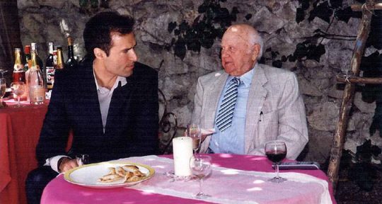 Marius and Romain talking at a restaurant table